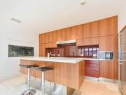 2 Bedroom Detached House For Rent In London