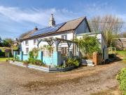 2 bedroom detached house for sale
