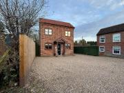 2 bedroom detached house for sale