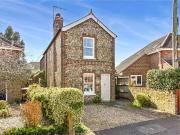 2 bedroom detached house for sale