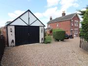 2 bedroom detached house for sale