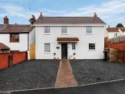 2 bedroom detached house for sale