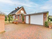 2 bedroom detached house for sale