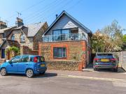 2 bedroom detached house for sale