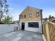 2 bedroom detached house for sale