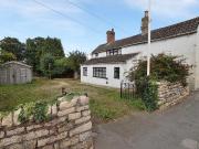 2 bedroom detached house for sale
