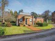 2 bedroom detached house for sale