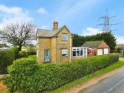 2 bedroom detached house for sale