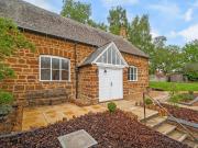 2 bedroom detached house for sale