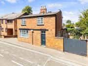 2 bedroom detached house for sale