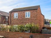 2 bedroom detached house for sale