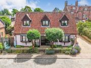 2 bedroom detached house for sale