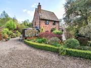 2 bedroom detached house for sale