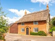2 Bedroom Detached House For Sale In Aylesbury,...