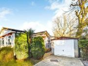 2 bedroom detached house for sale in Forest Lane Tadley...