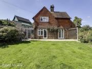 2 bedroom detached house for sale in Mapleton Road,...
