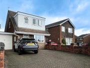 2 bedroom detached house for sale in Thornhill Road...