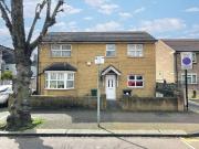 2 bedroom Detached House to rent, Westbury Road,...