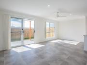 2 BEDROOM DUPLEX IN THE HEIGHTS ESTATE!