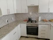 2 bedroom duplex on the market in la.