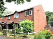 2 bedroom end of terrace house for rent in Amber Close...