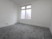 2 bedroom end of terrace house for rent in Avenue Road...