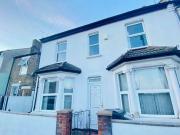 2 bedroom end of terrace house for rent in Cherry...
