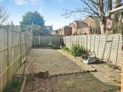 2 bedroom end of terrace house for rent in East Street,...