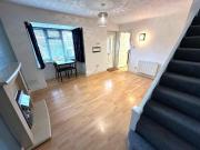 2 bedroom end of terrace house for rent in Gifford Road,...