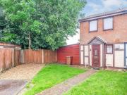 2 bedroom end of terrace house for rent in Henley Close,...