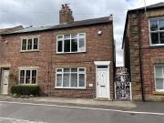 2 bedroom end of terrace house for rent in High Street,...