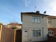 2 bedroom end of terrace house for rent in Kings Avenue...