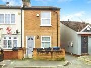 2 bedroom end of terrace house for rent in Lambeth Road,...