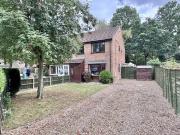 2 bedroom end of terrace house for rent in Locking...