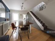 2 bedroom end of terrace house for rent in Lower Road,...