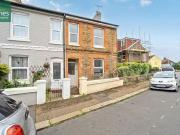 2 bedroom end of terrace house for rent in Meadow Road,...