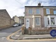 2 bedroom end of terrace house for rent in Oswald Road,...
