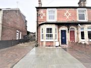 2 bedroom end of terrace house for rent in Washington...