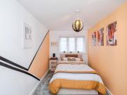 2 bedroom end of terrace house for sale in Ganders Mead,...