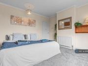 2 bedroom end of terrace house to rent