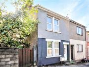 2 bedroom end of terrace house to rent