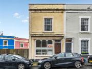 2 bedroom end of terrace house to rent