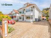 2 bedroom flat for rent in 19 Woodland Avenue,...