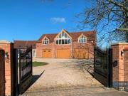 2 Bedroom Flat For Rent In Barton In The Beans