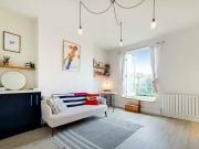 2 bedroom flat for rent in Battersea Rise London SW11