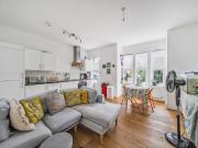 2 bedroom flat for rent in Bounds Green Road, Bounds...