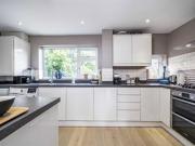 2 bedroom flat for rent in Broom Close, Teddington, TW11