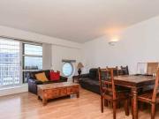 2 bedroom flat for rent in Cascades Tower Canary Wharf...