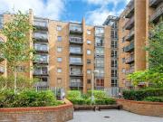 2 bedroom flat for rent in Cassilis Road, London, E14