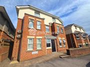 2 bedroom flat for rent in Castlemain Avenue,...